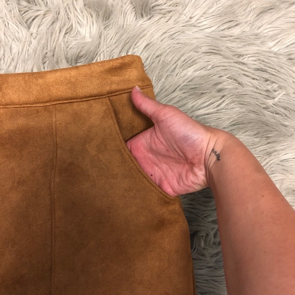 Suede skirt - Picture 2 of 2